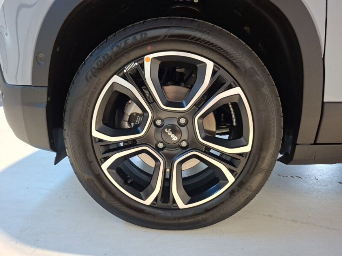 Jeep Avenger 1.2 turbo e-hybrid mhev Summit fwd 110cv edct6 (7)