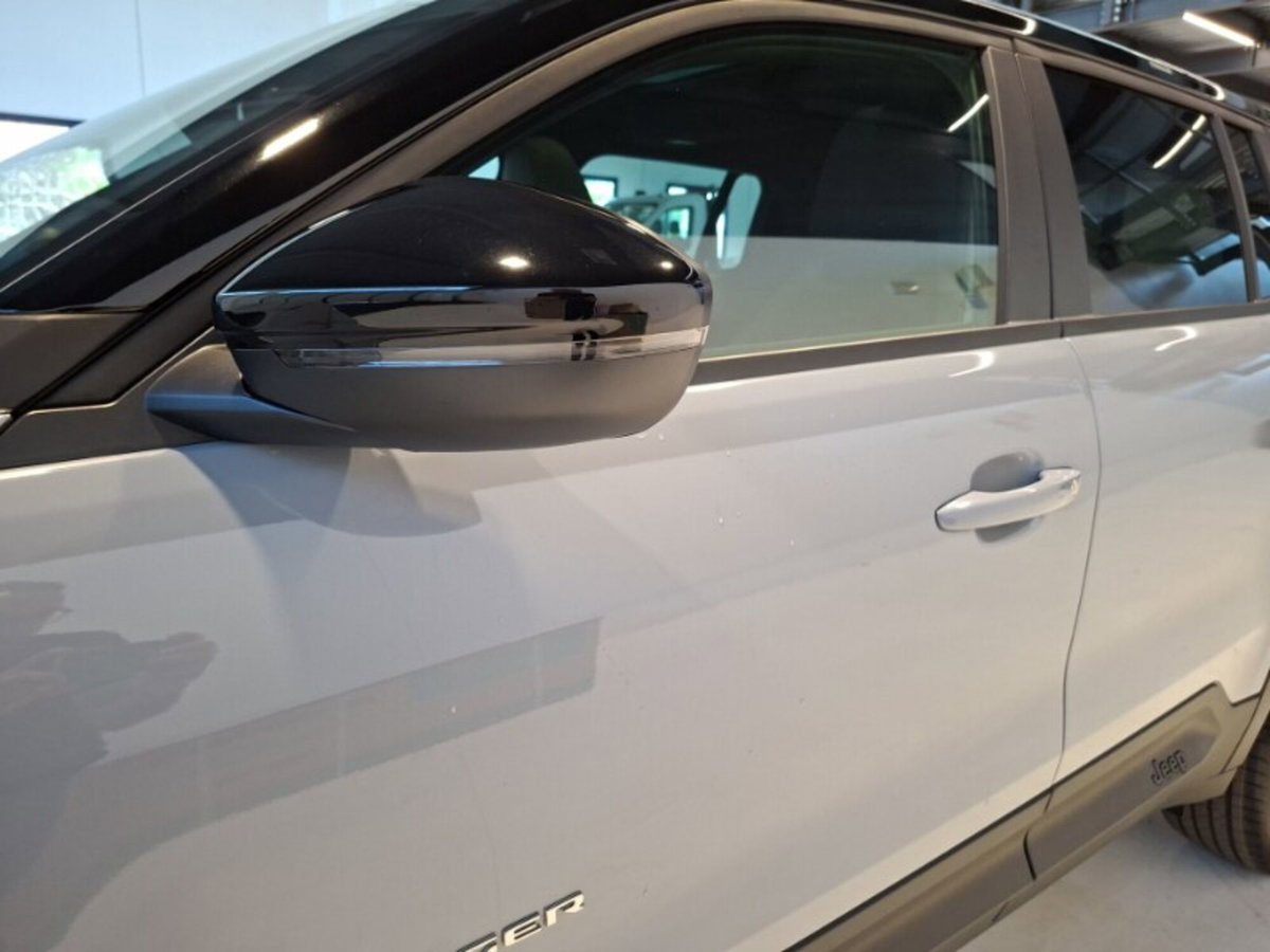 Jeep Avenger 1.2 turbo e-hybrid mhev Summit fwd 110cv edct6 (8)