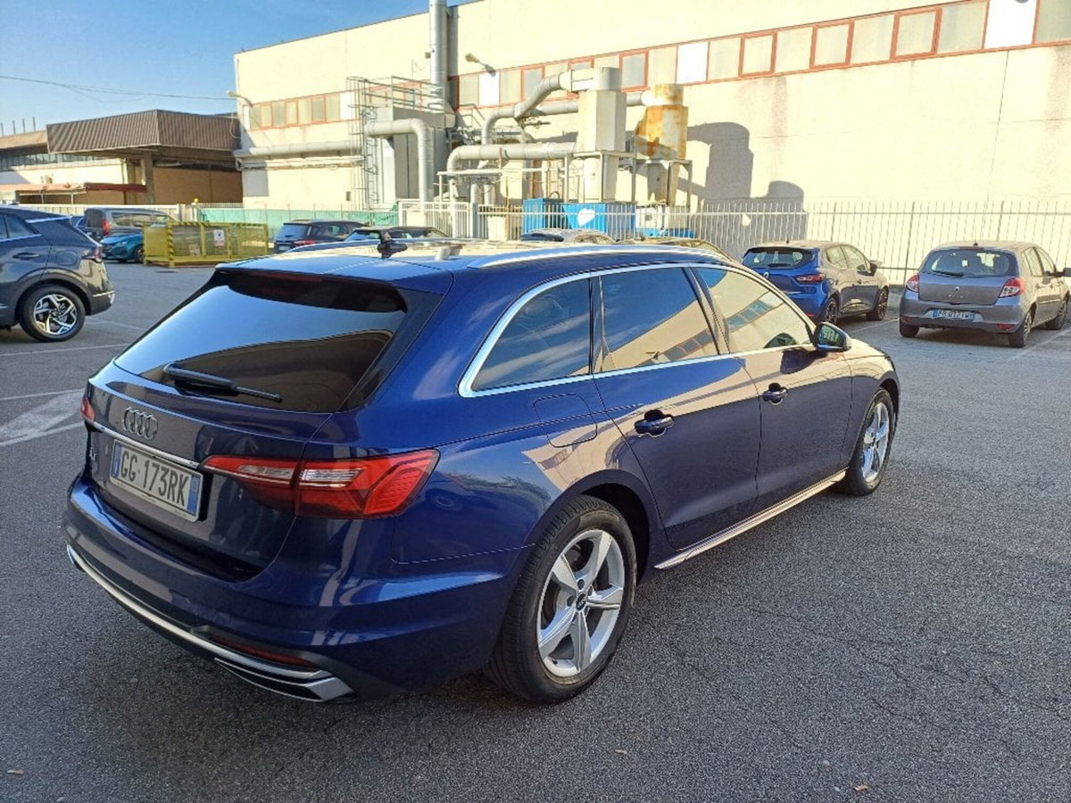 Audi A4 Avant 30 TDI/136 CV S tronic Business Advanced (4)