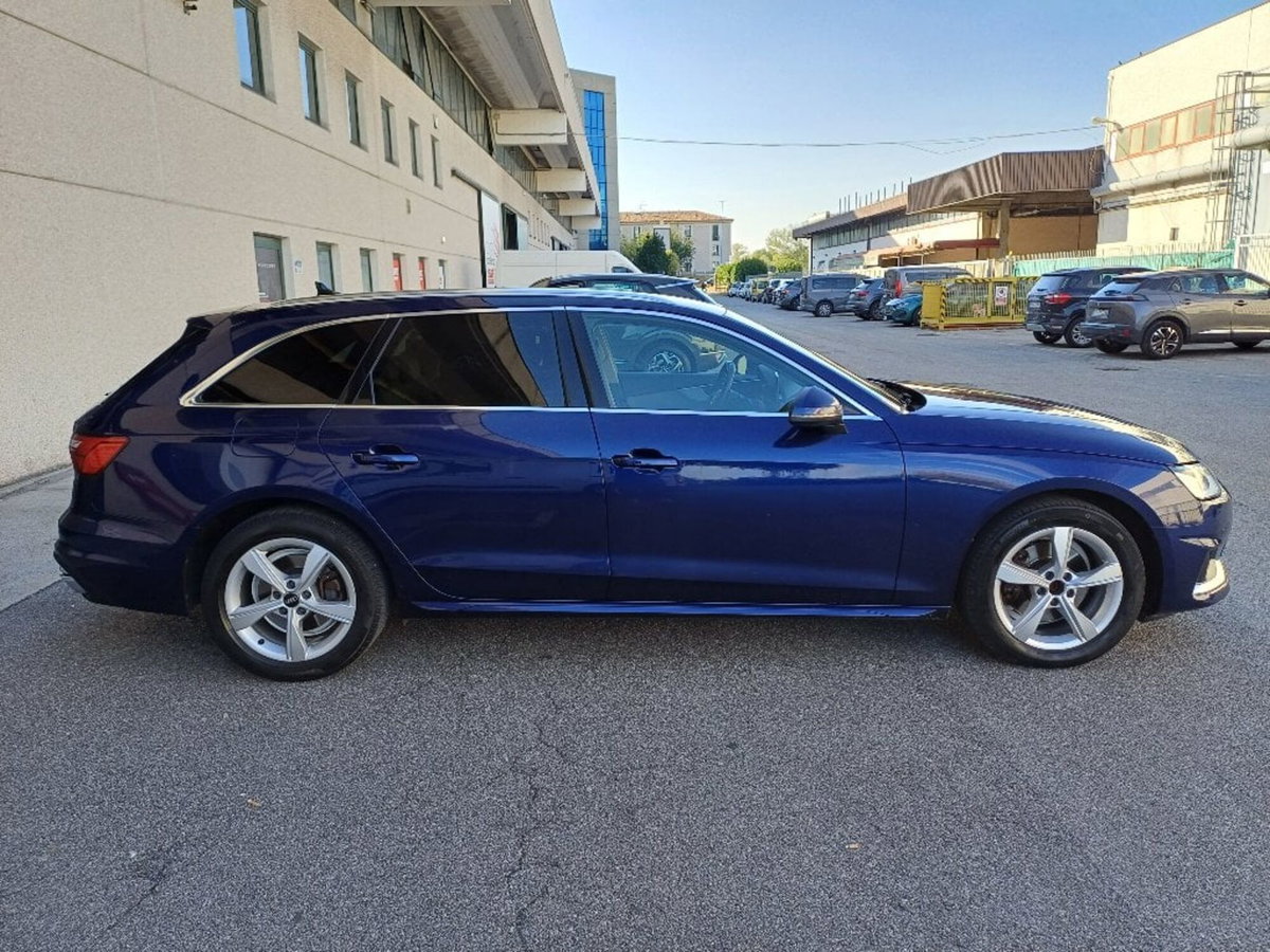 Audi A4 Avant 30 TDI/136 CV S tronic Business Advanced (5)
