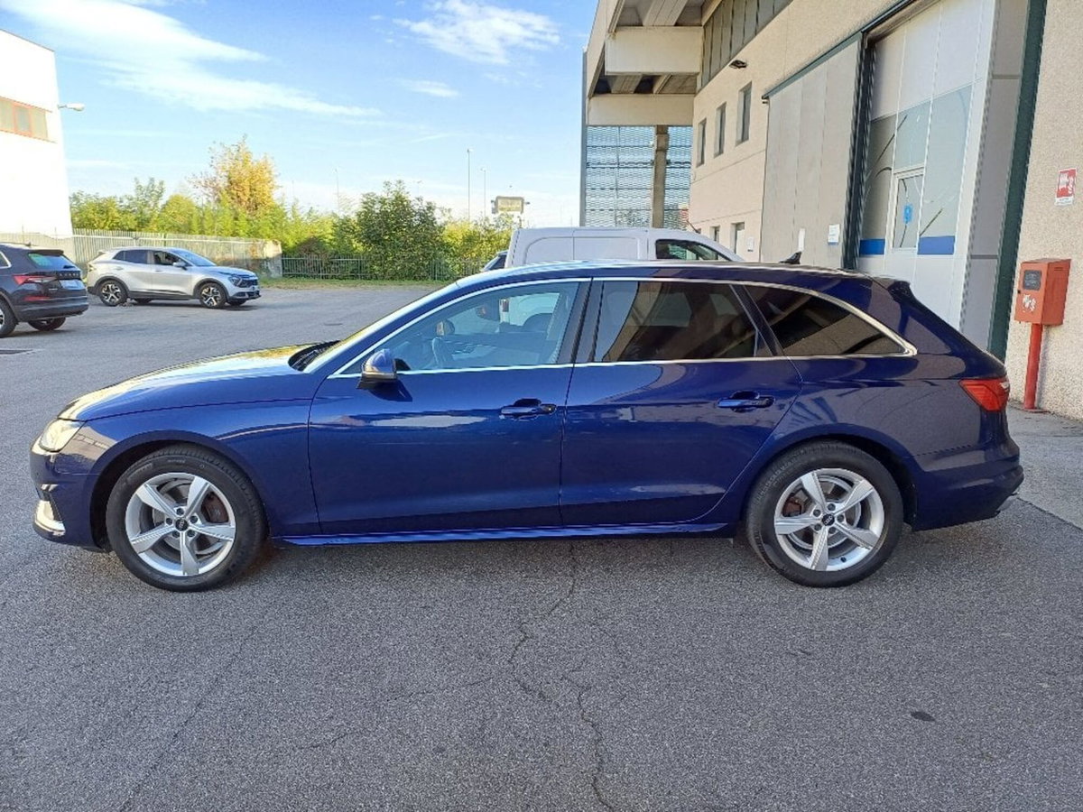 Audi A4 Avant 30 TDI/136 CV S tronic Business Advanced (6)