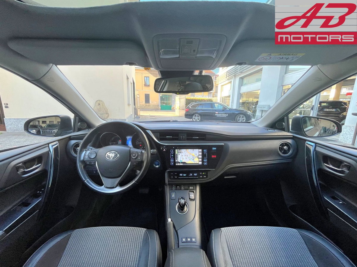 Toyota Auris Station Wagon 1.8 Hybrid Lounge (13)