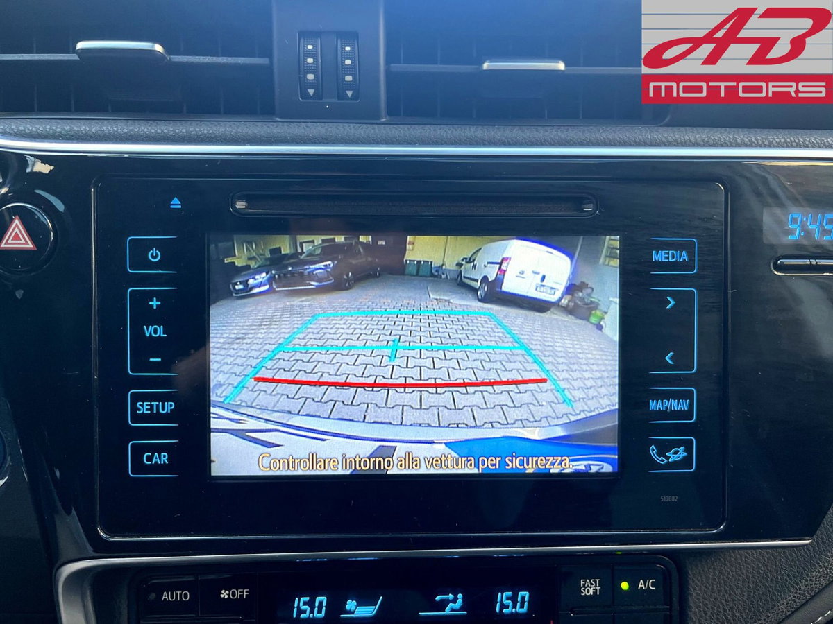 Toyota Auris Station Wagon 1.8 Hybrid Lounge (18)