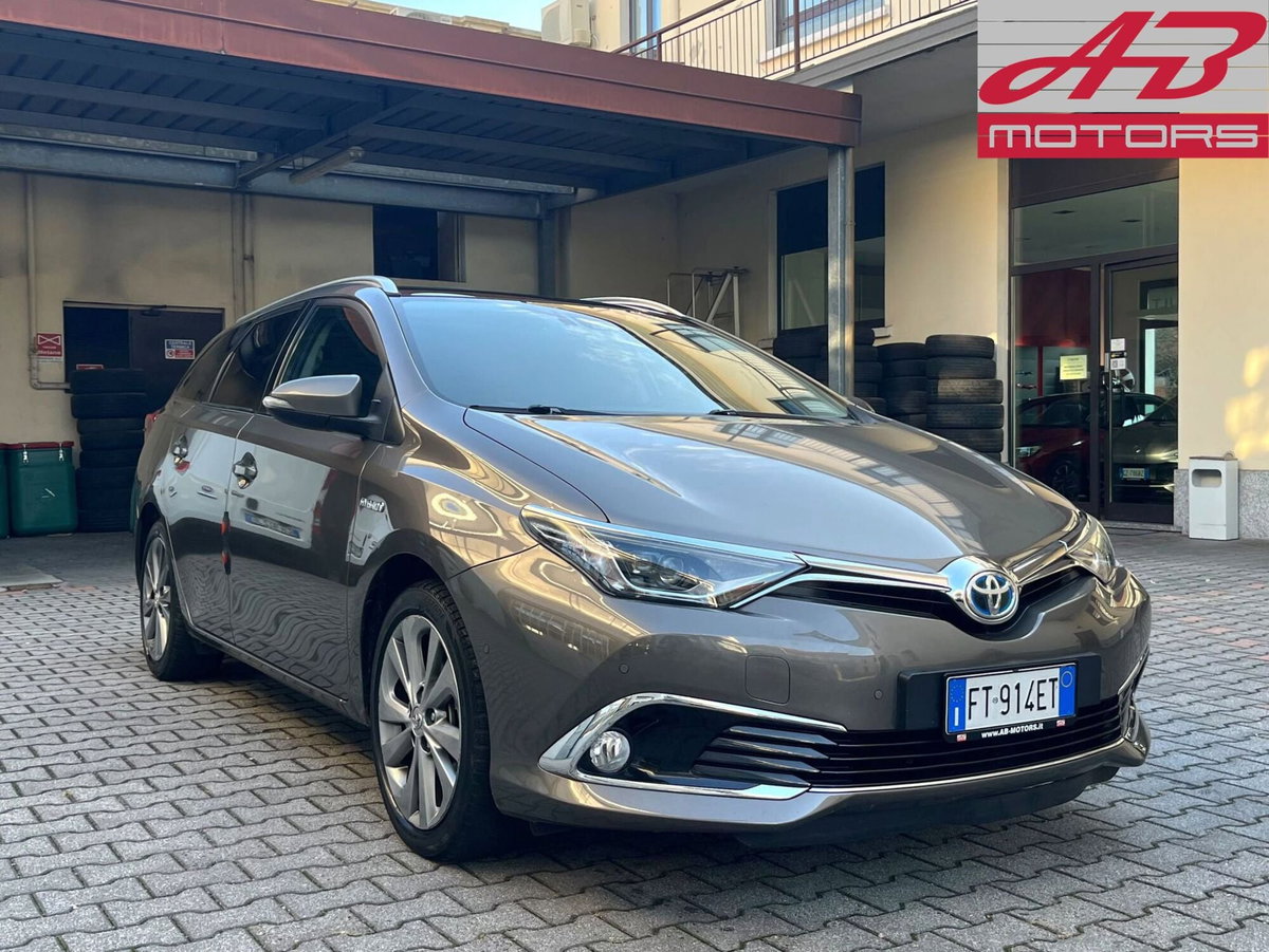 Toyota Auris Station Wagon 1.8 Hybrid Lounge (3)