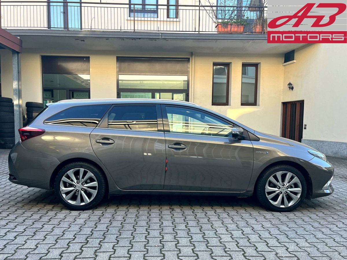 Toyota Auris Station Wagon 1.8 Hybrid Lounge (4)