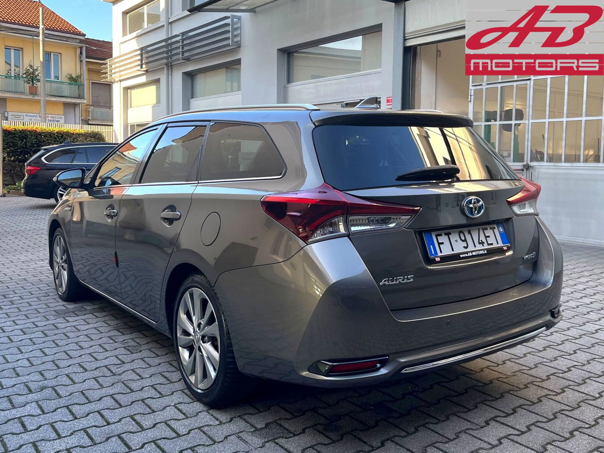 Toyota Auris Station Wagon 1.8 Hybrid Lounge (7)