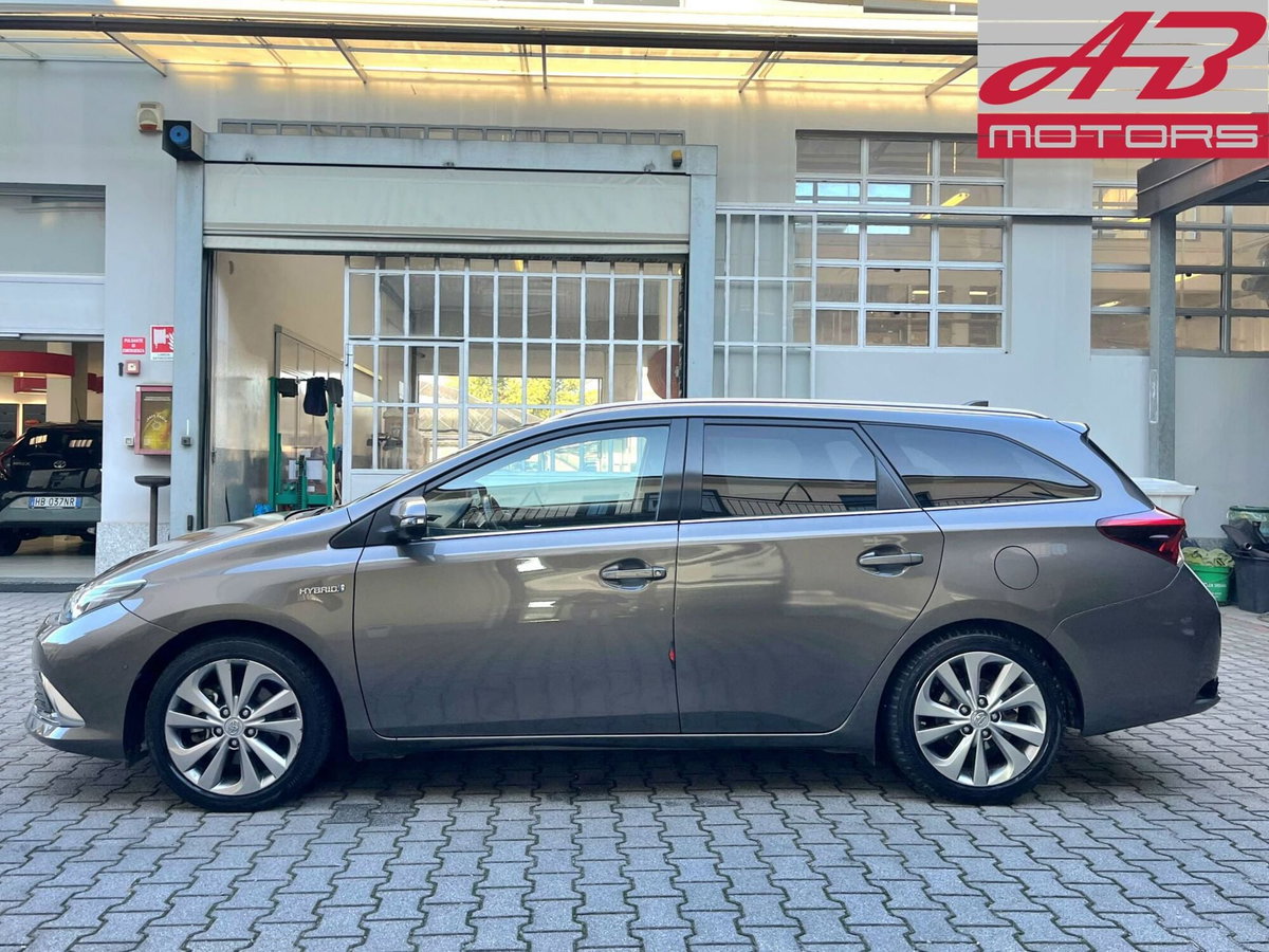 Toyota Auris Station Wagon 1.8 Hybrid Lounge (8)