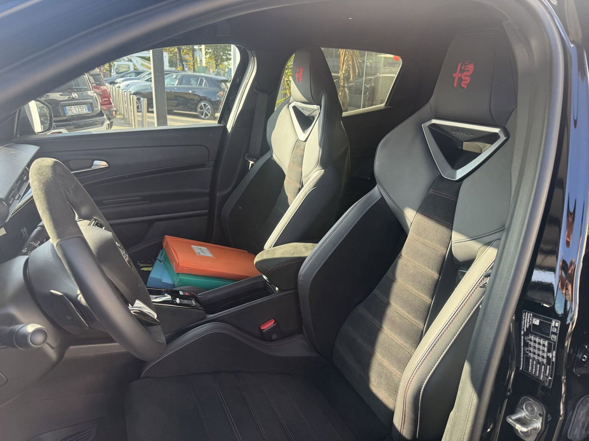 Alfa Romeo Junior 1.2 ibrida Sport Speciale 145cv edct6 (11)