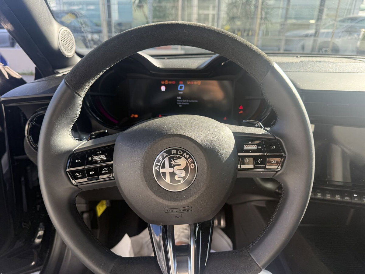Alfa Romeo Junior 1.2 ibrida Sport Speciale 145cv edct6 (14)