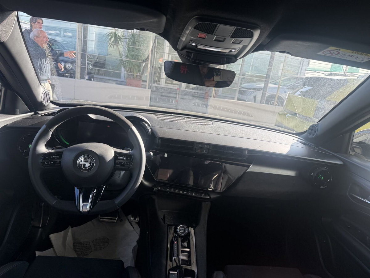 Alfa Romeo Junior 1.2 ibrida Sport Speciale 145cv edct6 (9)