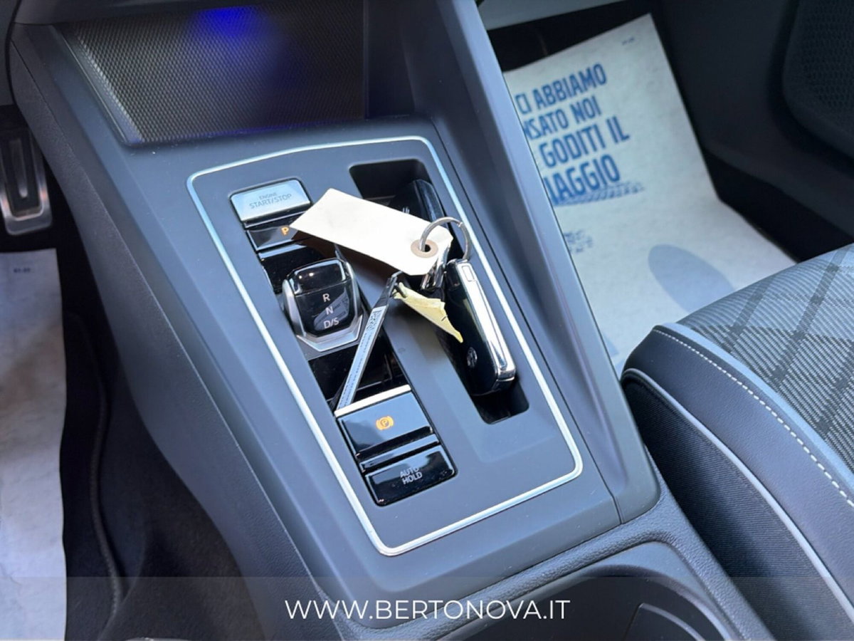Volkswagen Golf 1.5 eTSI 130 CV EVO ACT DSG R-Line (14)