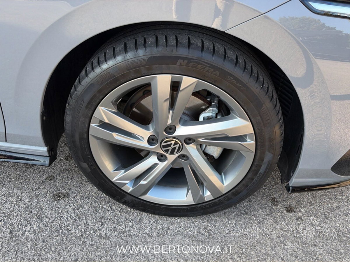 Volkswagen Golf 1.5 eTSI 130 CV EVO ACT DSG R-Line (8)