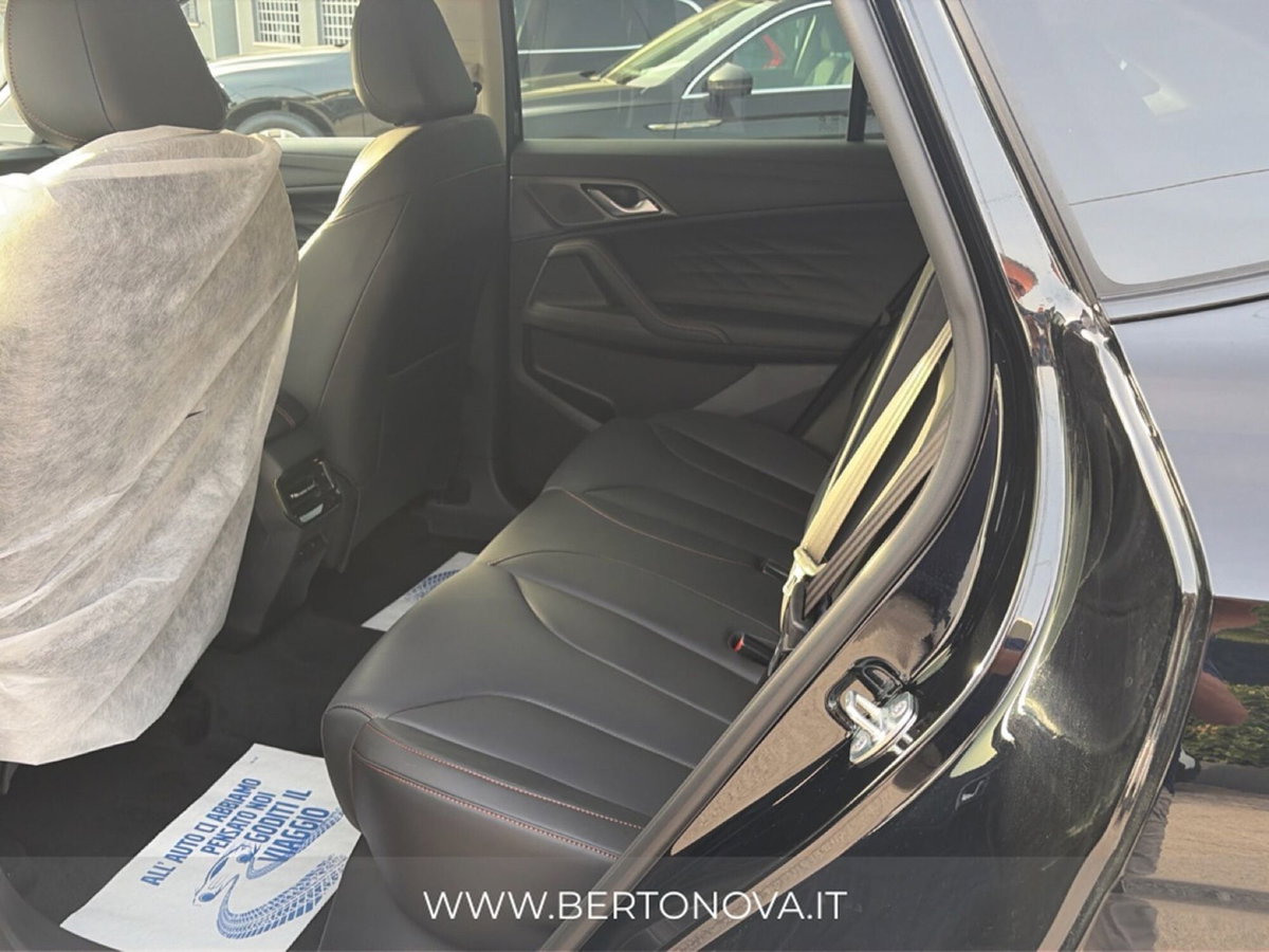 Mg HS 1.5 Luxury auto (19)