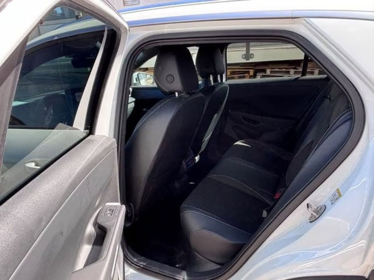 Volkswagen T-Roc 1.5 etsi R-Line 150cv dsg (16)