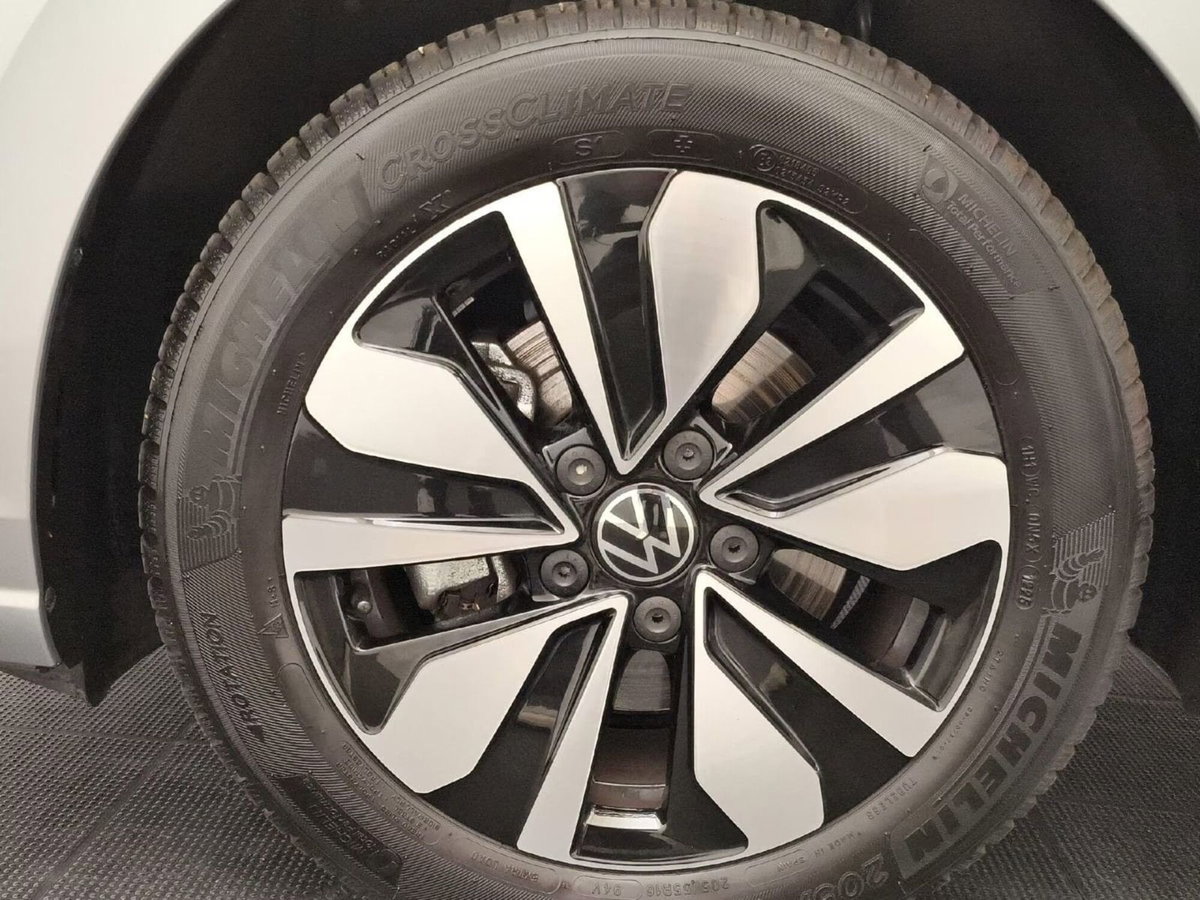 Volkswagen Golf 1.5 TSI 150 CV EVO ACT R-Line (10)