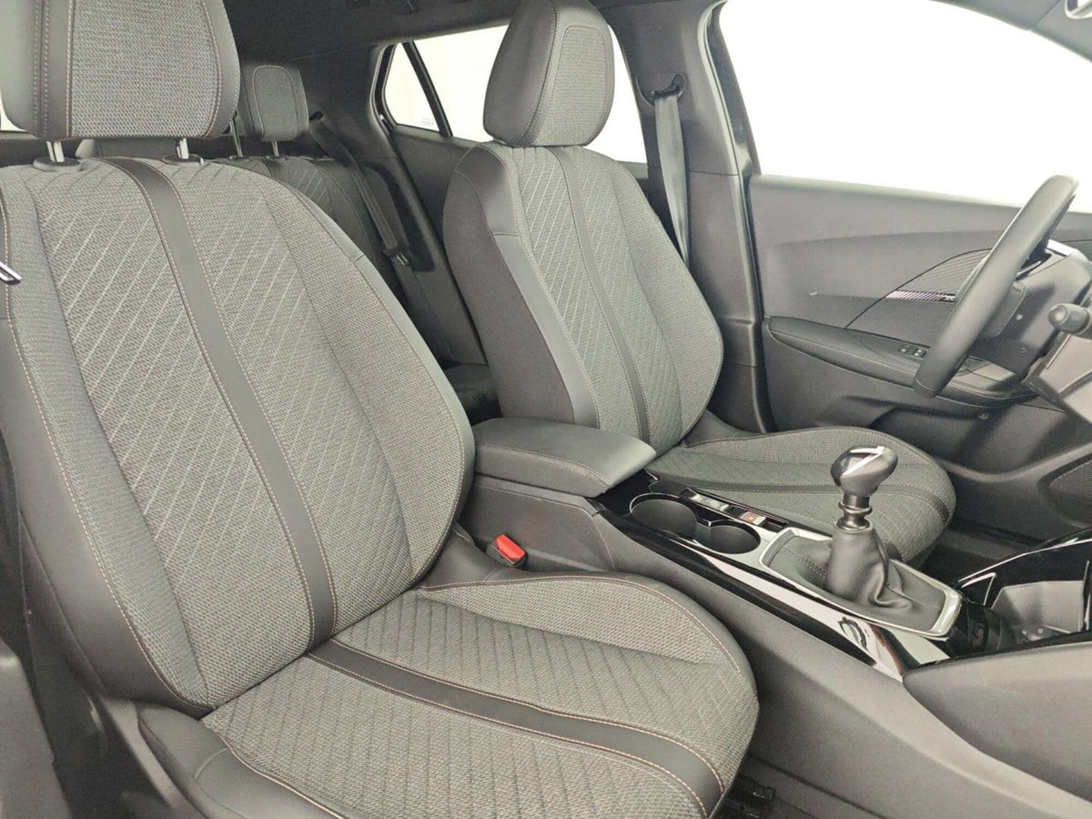 Peugeot 2008 PureTech 100 S&S Allure (15)