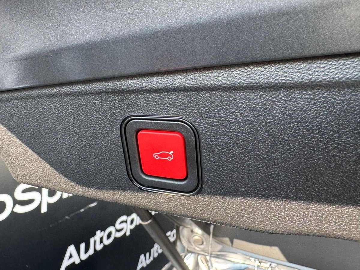 Jeep Avenger 1.2 turbo e-hybrid mhev Summit fwd 110cv edct6 (10)