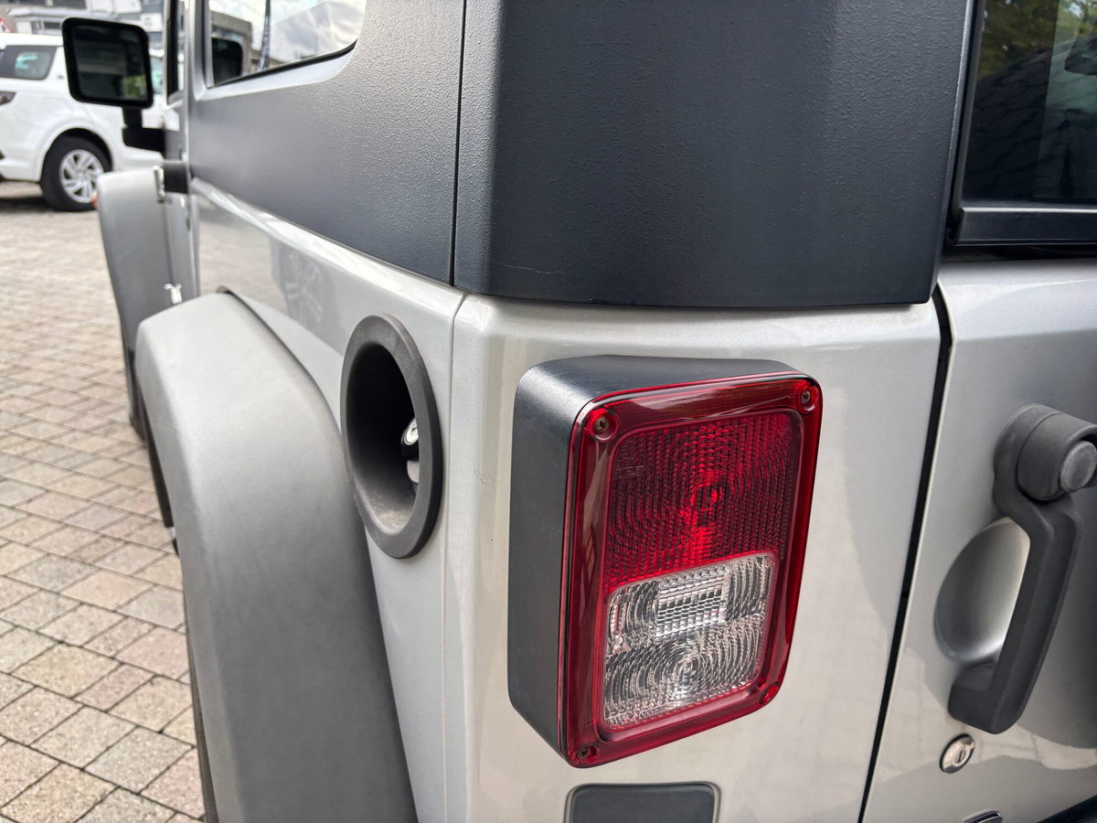 Jeep Wrangler 2.8 CRD DPF Sport (12)
