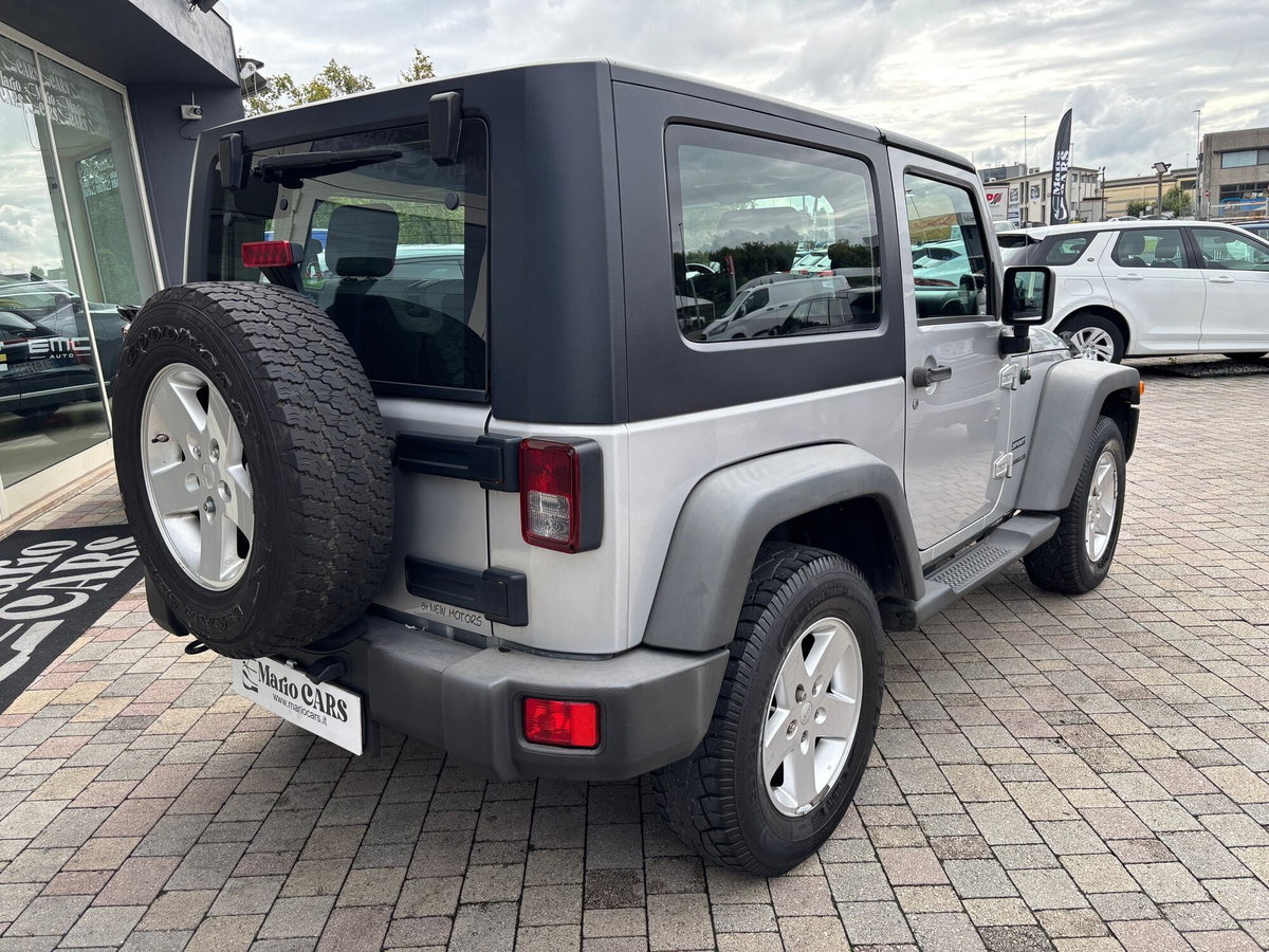 Jeep Wrangler 2.8 CRD DPF Sport (4)