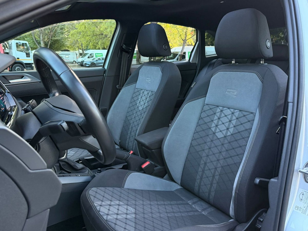 Volkswagen Taigo 1.0 tsi R-Line 115cv dsg (9)
