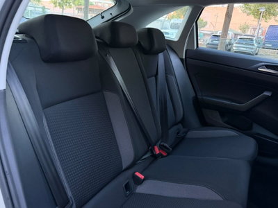 Volkswagen Taigo 1.0 tsi R-Line 95cv (12)