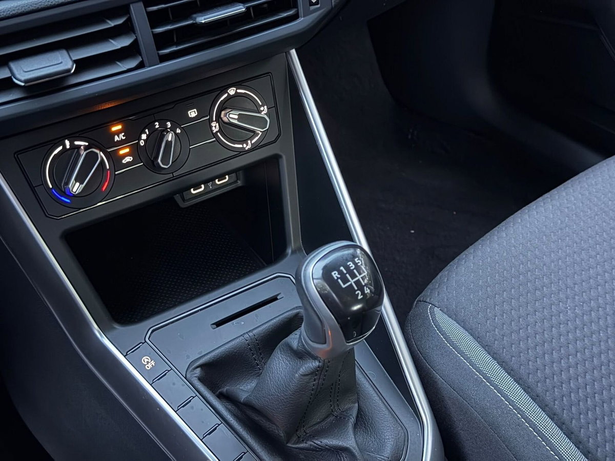 Volkswagen Taigo 1.0 tsi R-Line 95cv (15)