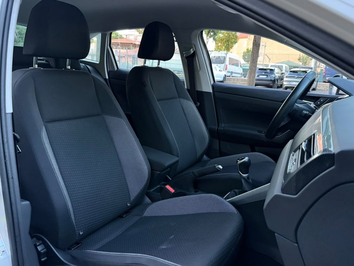 Volkswagen Taigo 1.0 tsi R-Line 95cv (9)