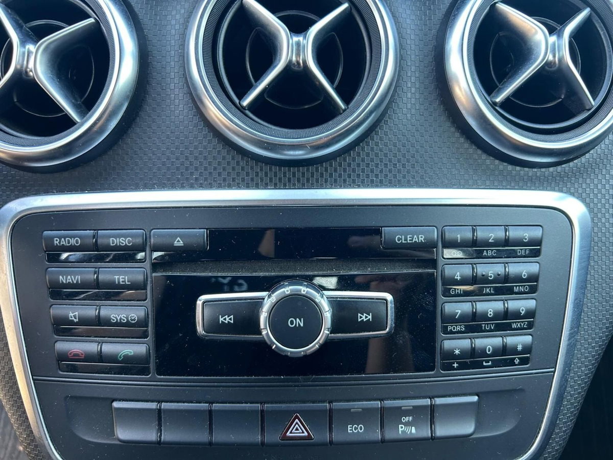 Mercedes-Benz Classe A 180 CDI Dark Night Edition (12)