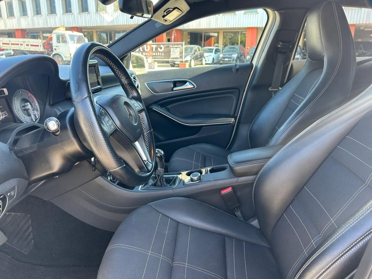 Mercedes-Benz Classe A 180 CDI Dark Night Edition (6)