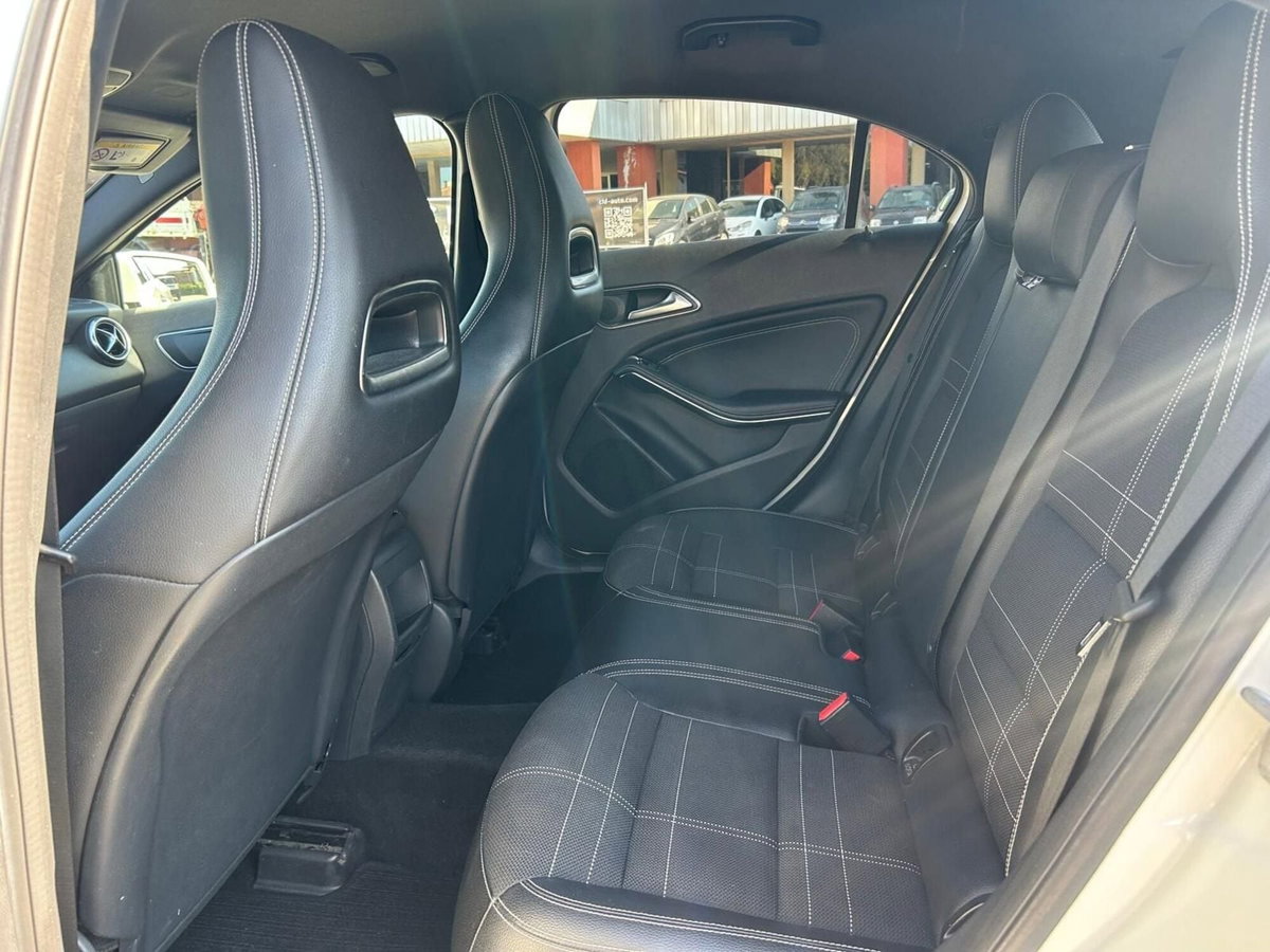 Mercedes-Benz Classe A 180 CDI Dark Night Edition (7)