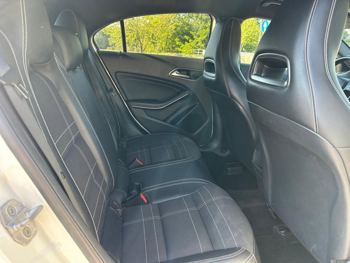 Mercedes-Benz Classe A 180 CDI Dark Night Edition (8)