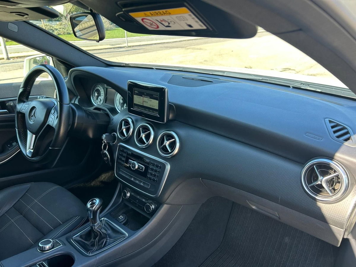 Mercedes-Benz Classe A 180 CDI Dark Night Edition (9)