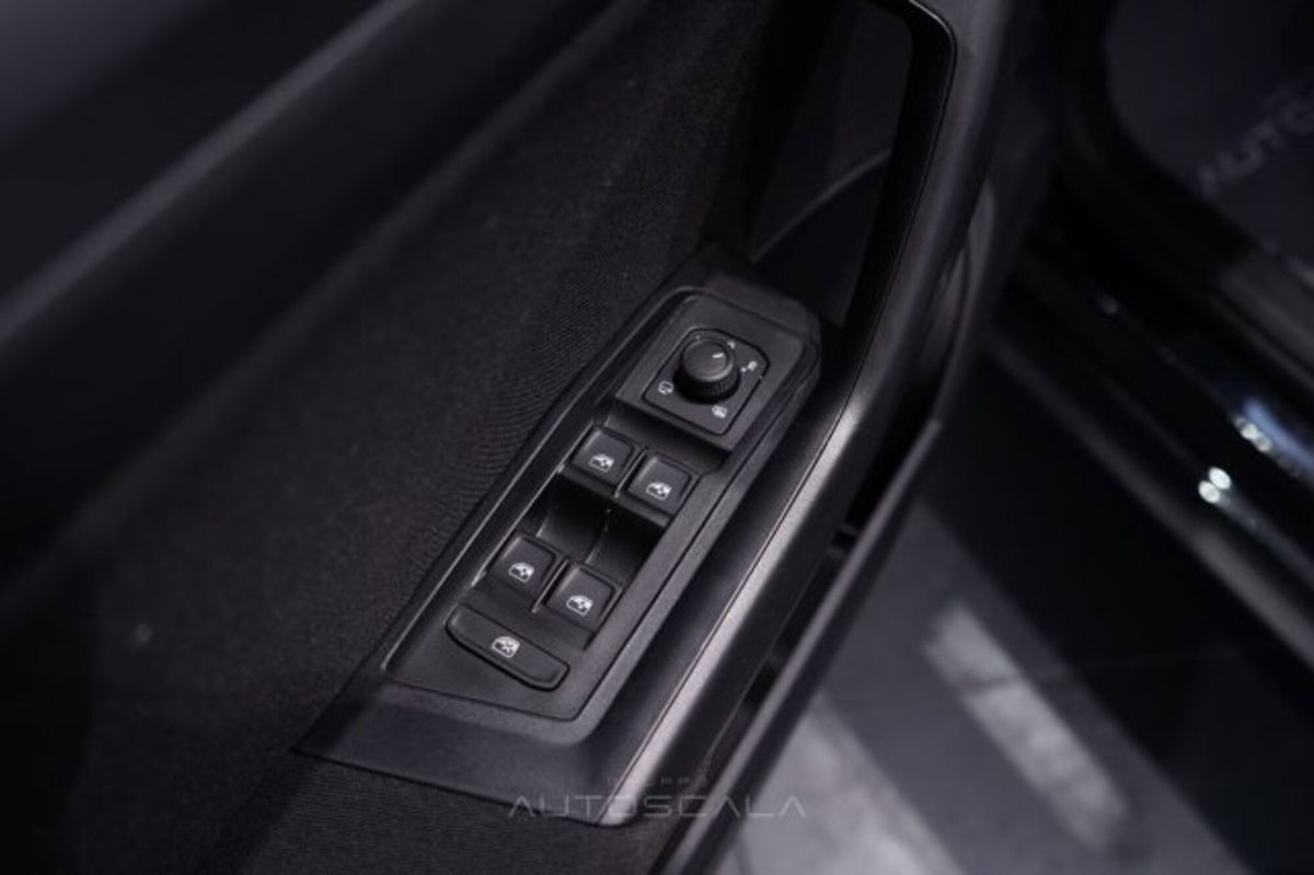 Volkswagen T-Roc 2.0 tdi Life 150cv dsg (10)