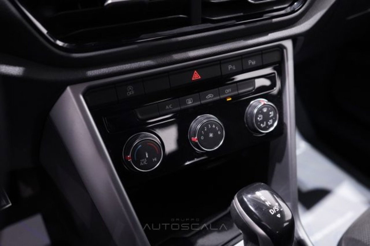 Volkswagen T-Roc 2.0 tdi Life 150cv dsg (17)