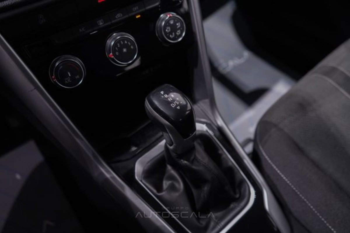 Volkswagen T-Roc 2.0 tdi Life 150cv dsg (18)