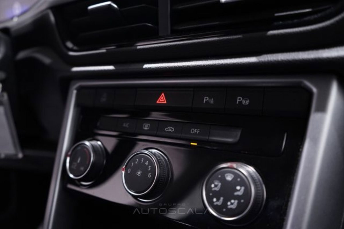 Volkswagen T-Roc 2.0 tdi Life 150cv dsg (19)
