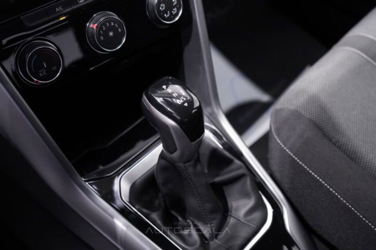 Volkswagen T-Roc 2.0 tdi Life 150cv dsg (16)
