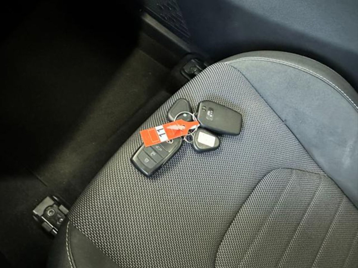 Toyota Toyota C-HR 1.8 hv Lounge fwd e-cvt (19)
