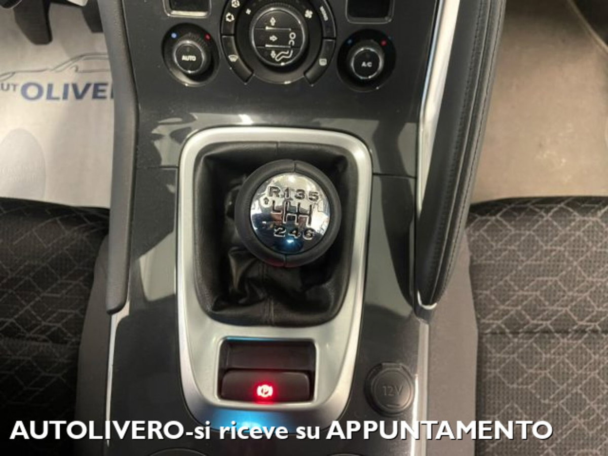 Peugeot 3008 2.0 HDi 150CV Business (17)