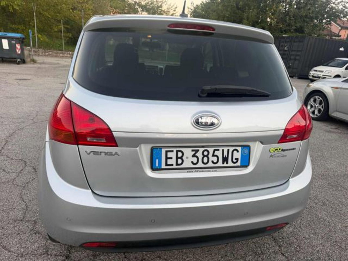 Kia Venga 1.4 CVVT EX ISG (17)