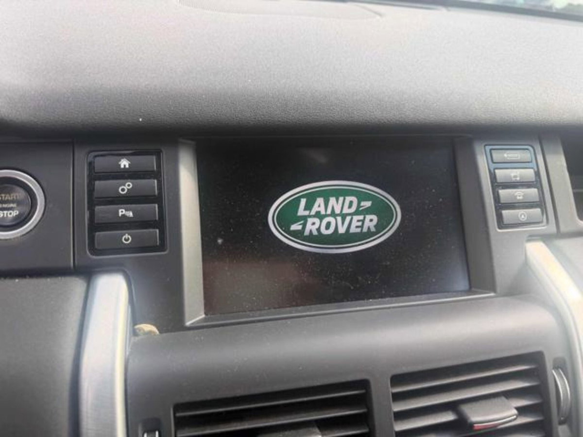 Land Rover Discovery Sport 2.0 TD4 150 CV HSE Luxury (10)