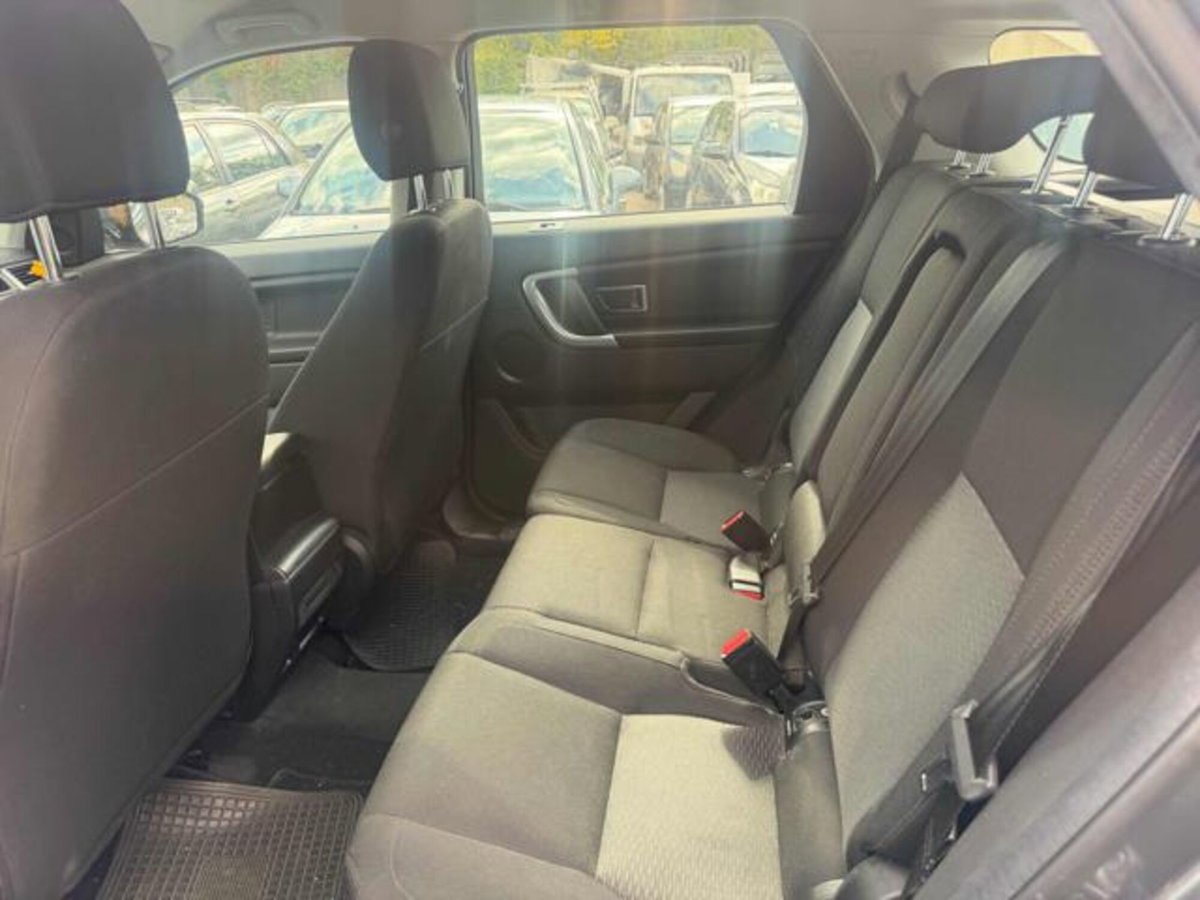 Land Rover Discovery Sport 2.0 TD4 150 CV HSE Luxury (4)