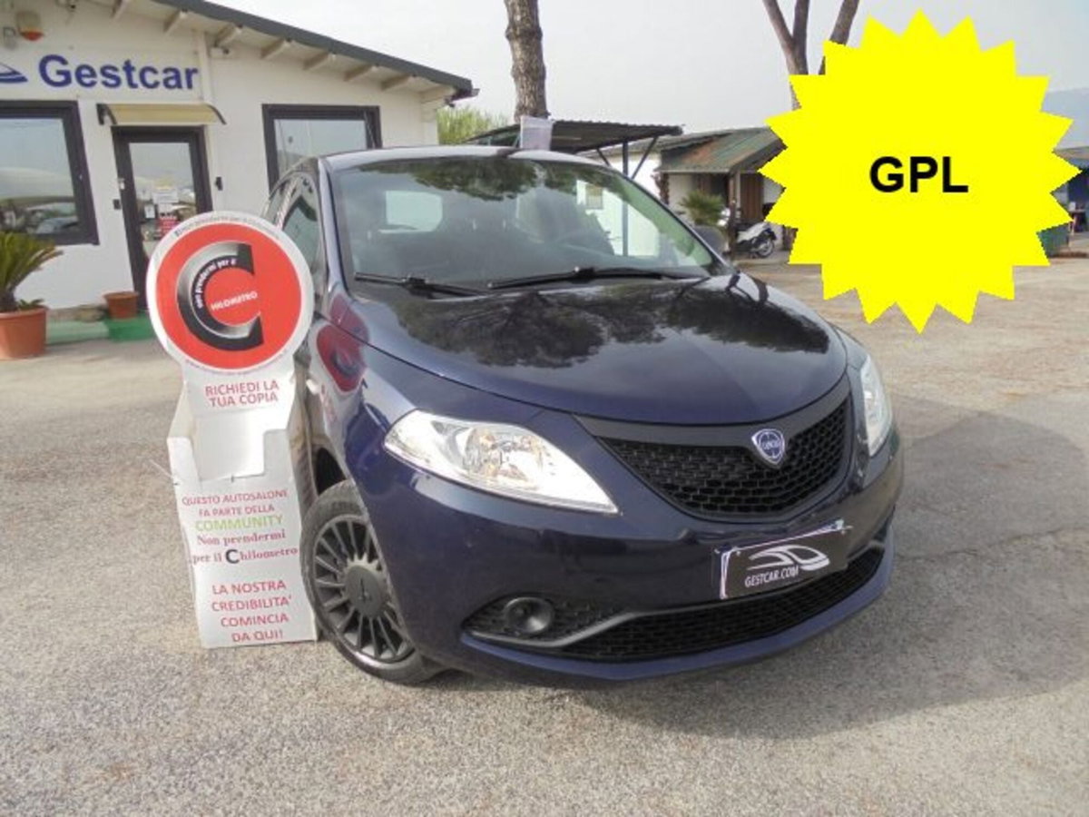 Lancia Ypsilon 1.2 69 CV 5 porte GPL Ecochic Elefantino Blu