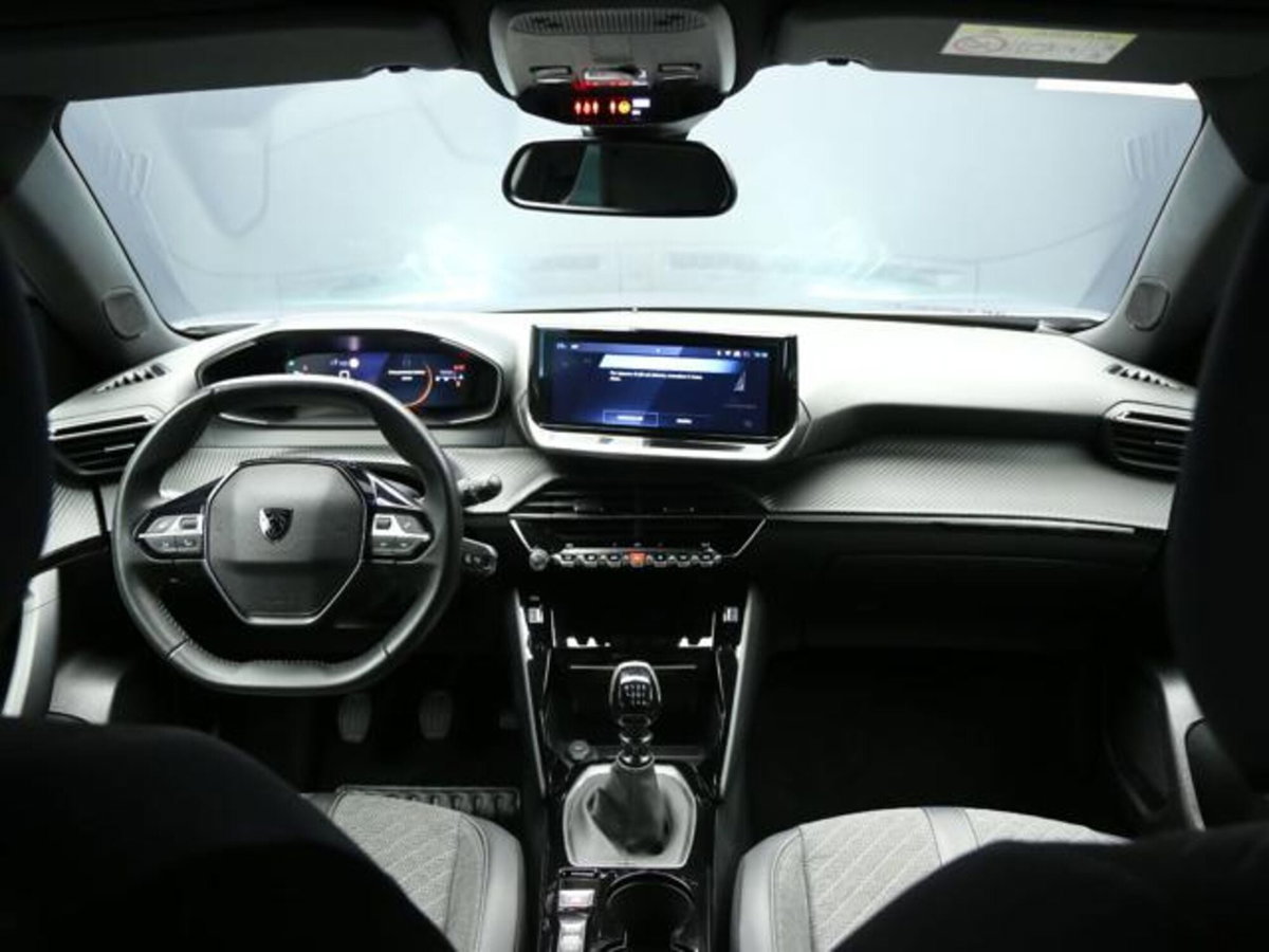 Peugeot 2008 PureTech 100 S&S Allure (12)