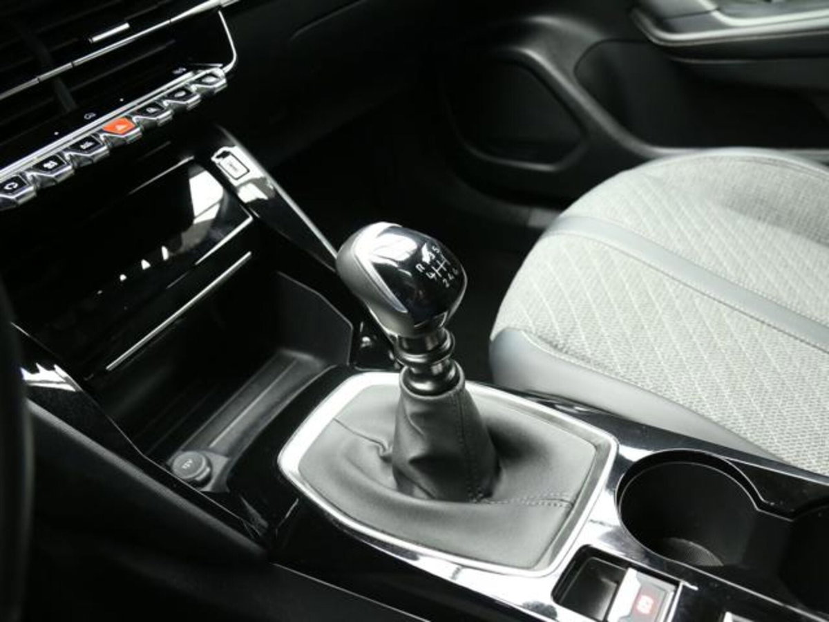 Peugeot 2008 PureTech 100 S&S Allure (13)
