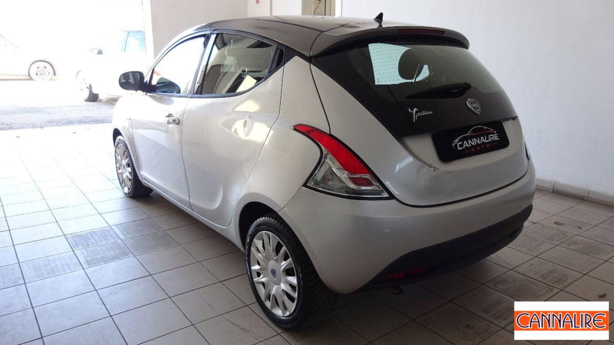 Lancia Ypsilon 0.9 TwinAir 85 CV 5 porte S&S Silver (4)