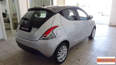 Lancia Ypsilon 0.9 TwinAir 85 CV 5 porte S&S Silver (5)