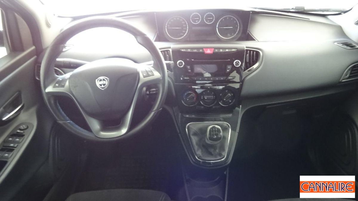 Lancia Ypsilon 0.9 TwinAir 85 CV 5 porte S&S Silver (8)