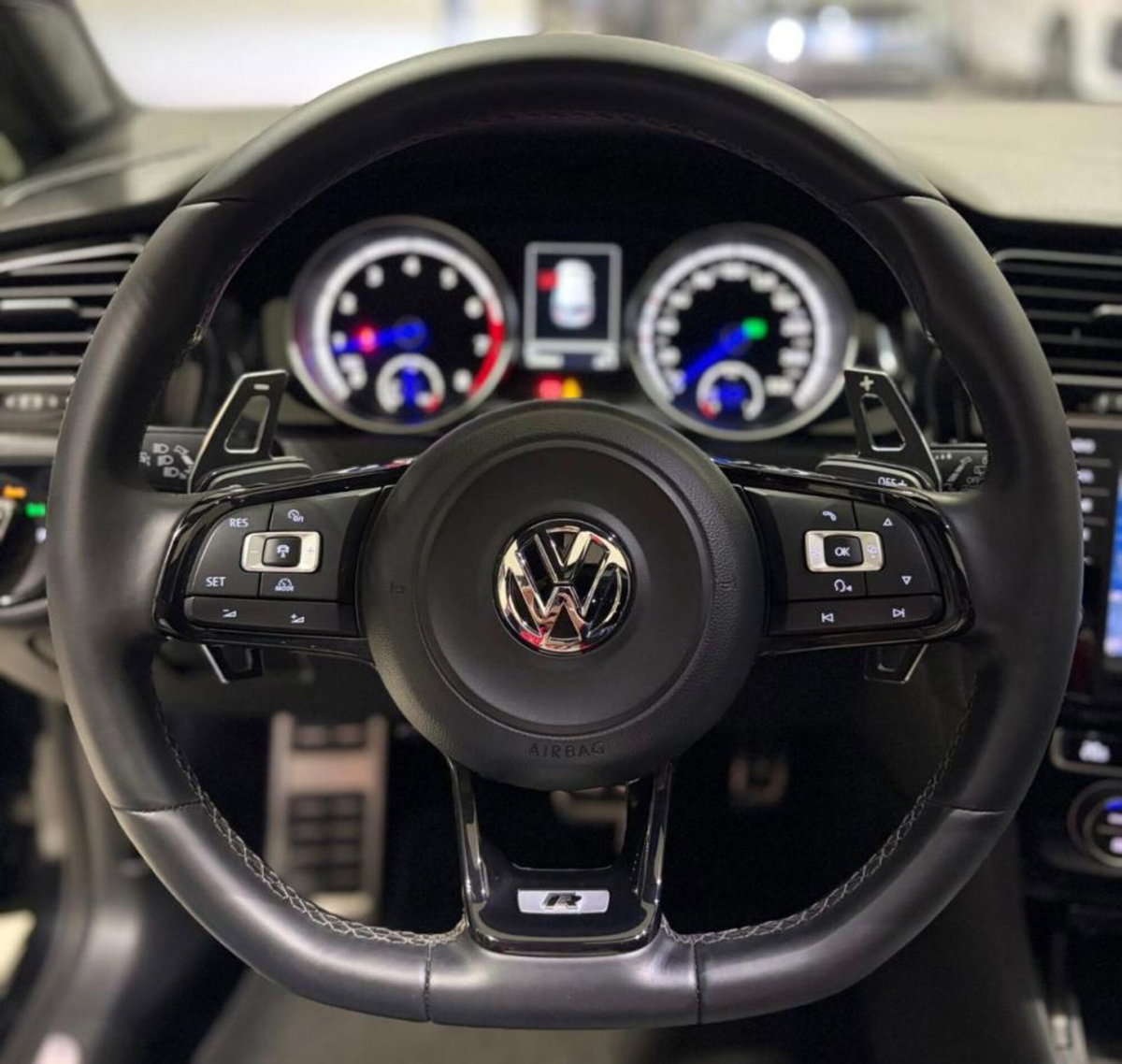 Volkswagen Golf R 2.0 5p. (14)