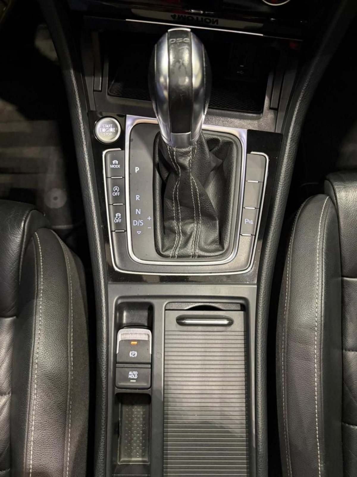 Volkswagen Golf R 2.0 5p. (17)